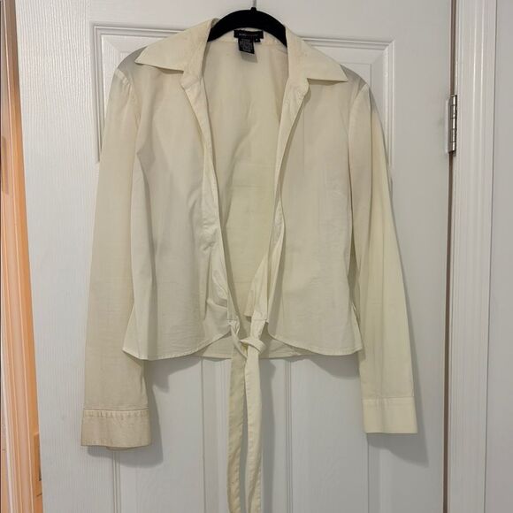 BCBGMaxAzria Jackets & Blazers - BCBGMaxAzria Cream Tied Classic Top Size 4 IVORY - Like New Collared Top